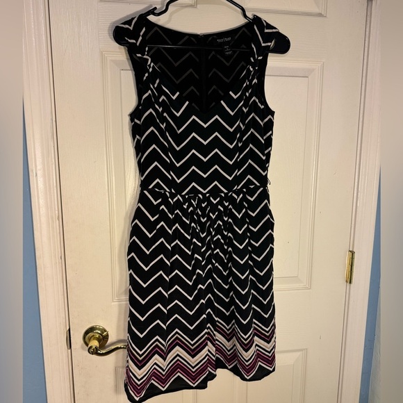 White House Black‎ Market | Silk Cheveron Print Dress w/Pockets - Picture 1 of 12
